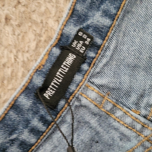 NWT PrettyLittleThing Vintage Wash Split Hem Jean - Picture 11 of 16